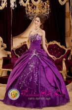 Purple  Sweetheart Floor-length  Appliques 2013 Montelibano Colombia Ball Gown Quinceanera Dress In Wrangell Style  QDZY183FOR